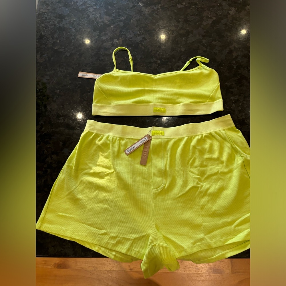 DAFFODIL skims set brand new